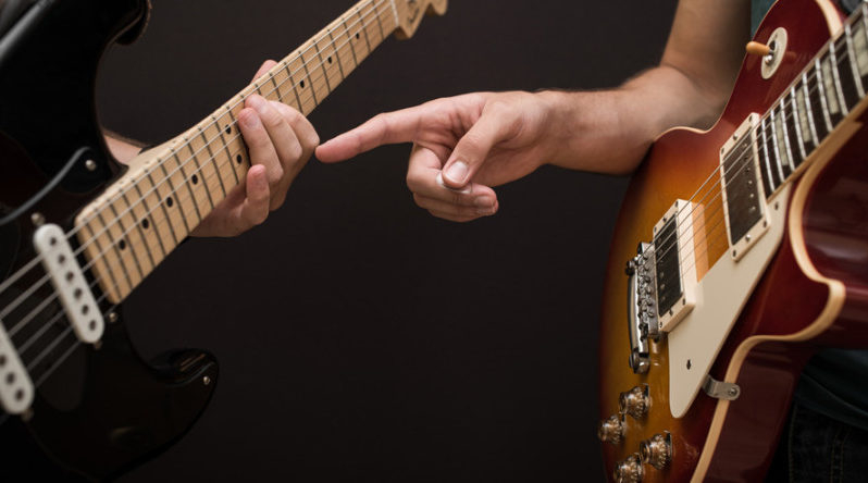 Imparare a suonare la chitarra: trova un esperto di musica o un maestro